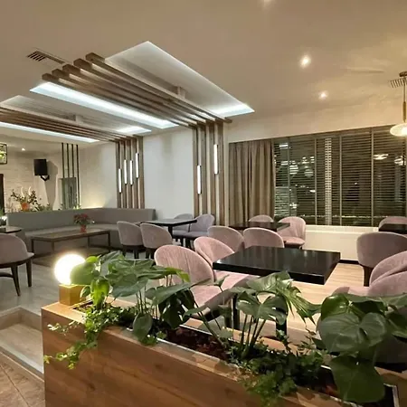 Dionisos Couette-café Leptokaryá