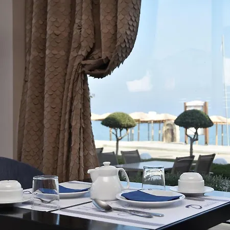 Dionisos Couette-café Leptokaryá